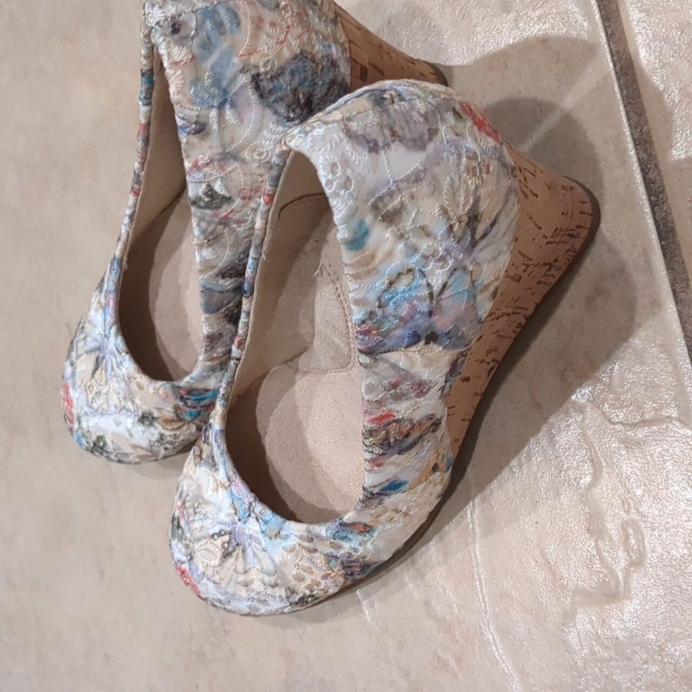 Aerosoles Multi Color Floral Cork Wedge Shoes Padded Comfort Size 6 NWOT - Picture 4 of 6